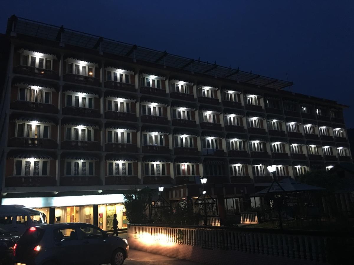 Shah Abbas Hotel At Dal Lake Srīnagar 외부 사진