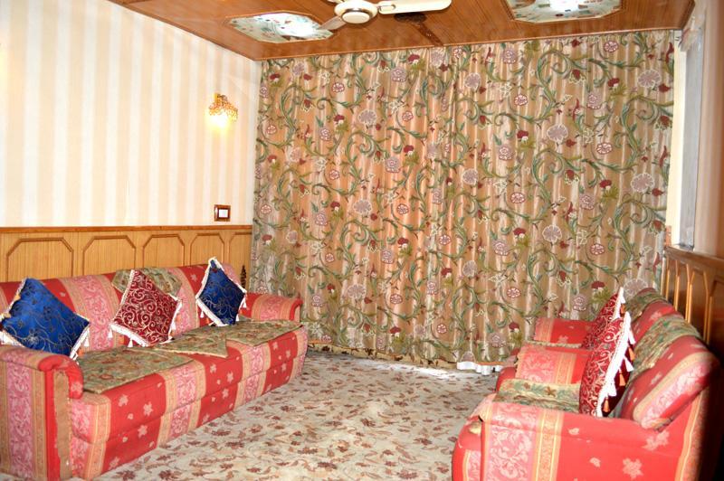 Shah Abbas Hotel At Dal Lake Srīnagar 외부 사진